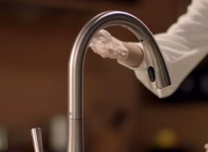 タッチレス水栓