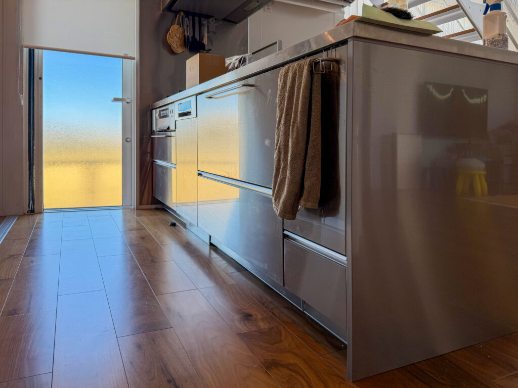 システムキッチンに海外食洗機